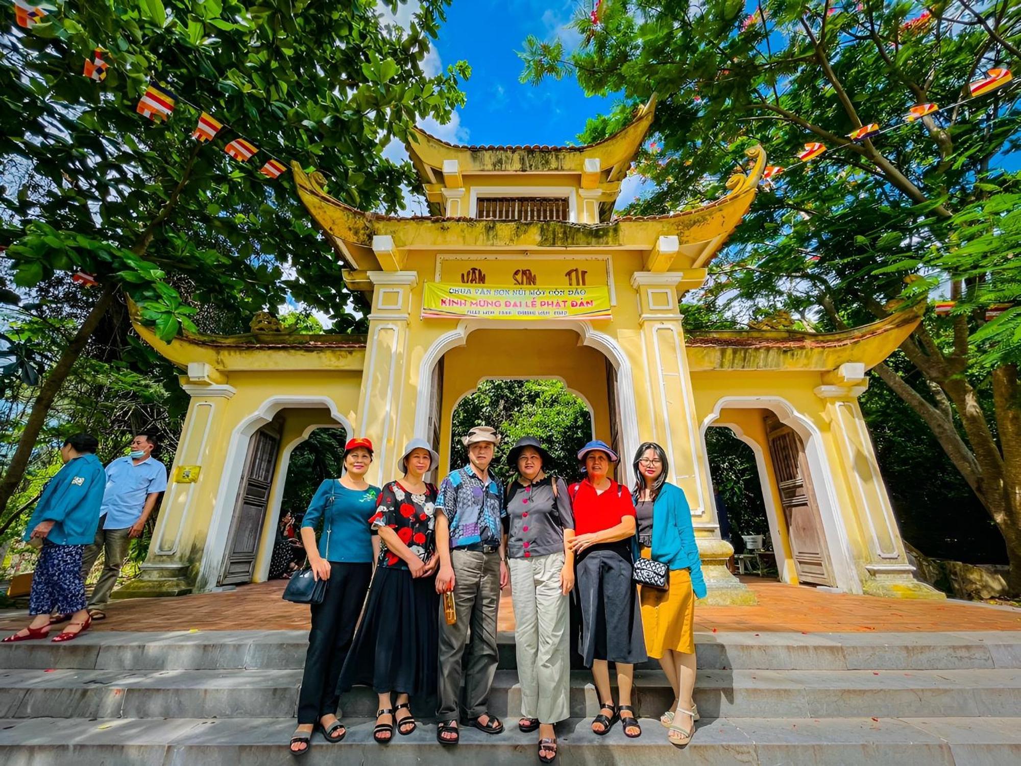 Duy Canh Homestay Chi Khu Co Ong Exterior photo